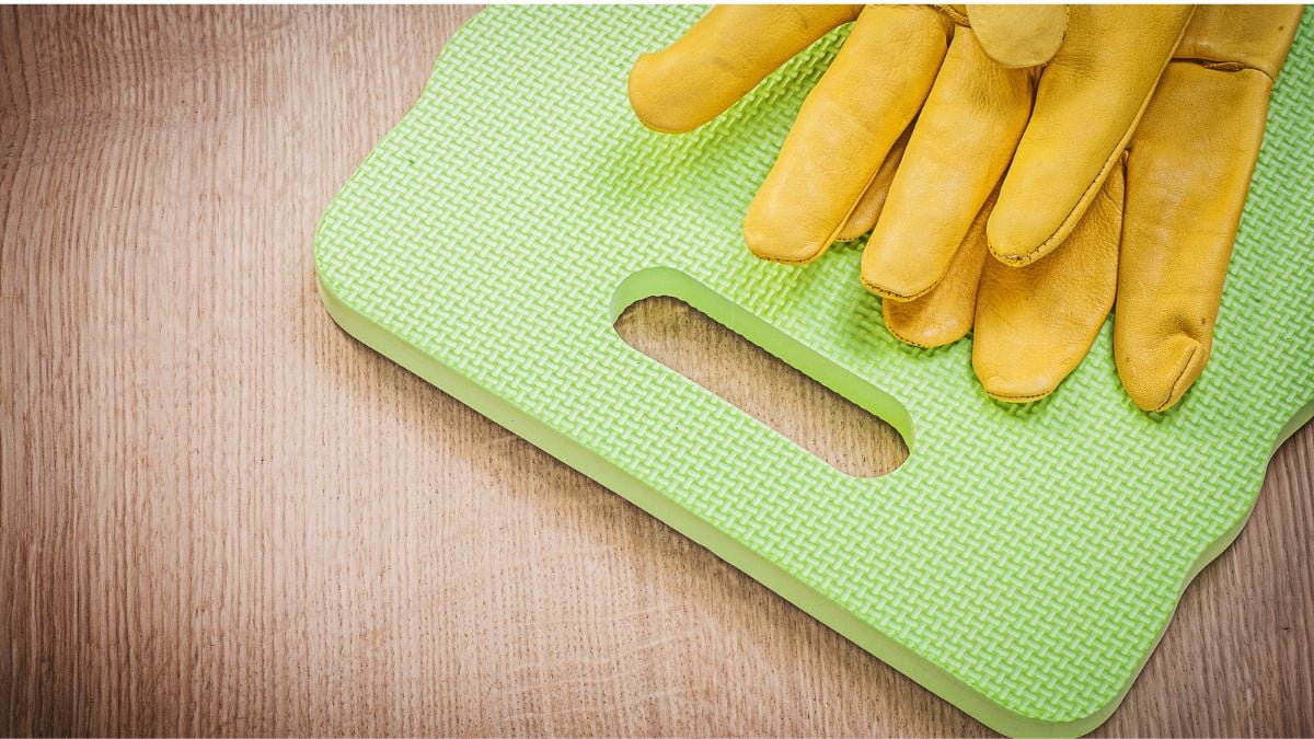 garden-gloves-kneeling-pad