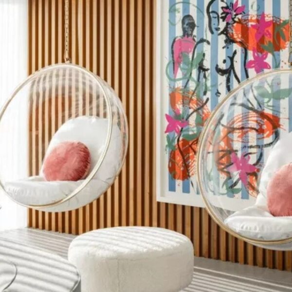 30 Elegant Living Room Design Ideas with a Swing and Wooden Accent