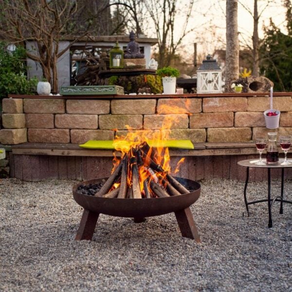 35 Cozy Bonfire Pit Ideas for Memorable Backyard Gatherings