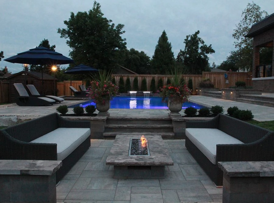 35 Sizzling Poolside Fire Pit Ideas to Ignite Your Backyard Oasis