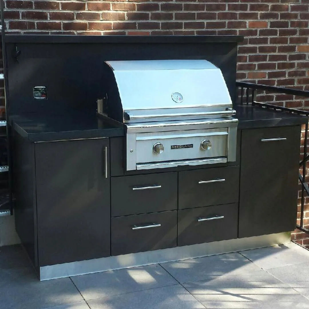Classic Brick Alcove Outdoor Kitchen with Charcoal Cabinets