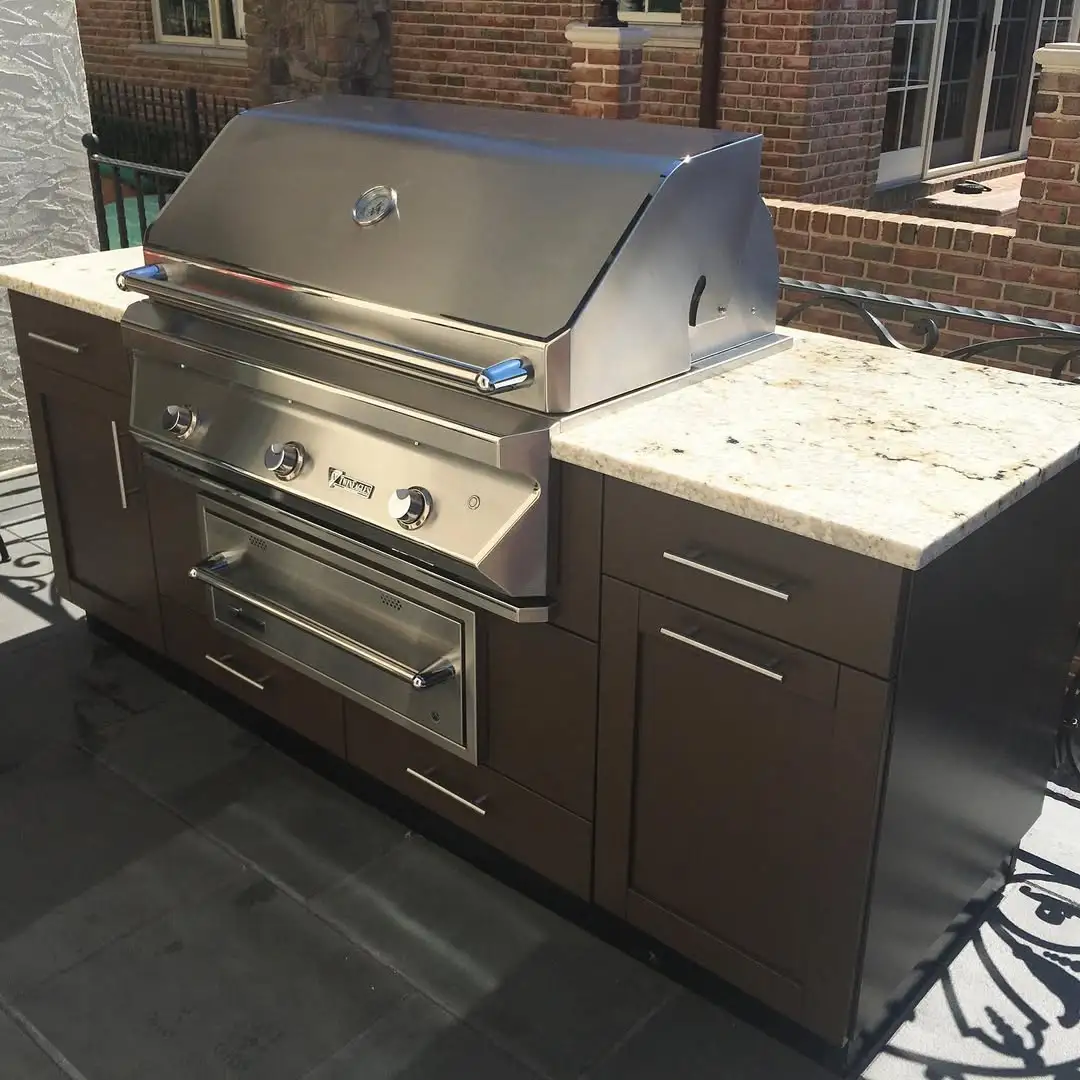 Elegant Bronze Outdoor Kitchen with Granite Countertops
