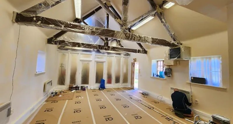 How To Paint A Ceiling Without Splatter Or Mess (Complete Beginners Guide)