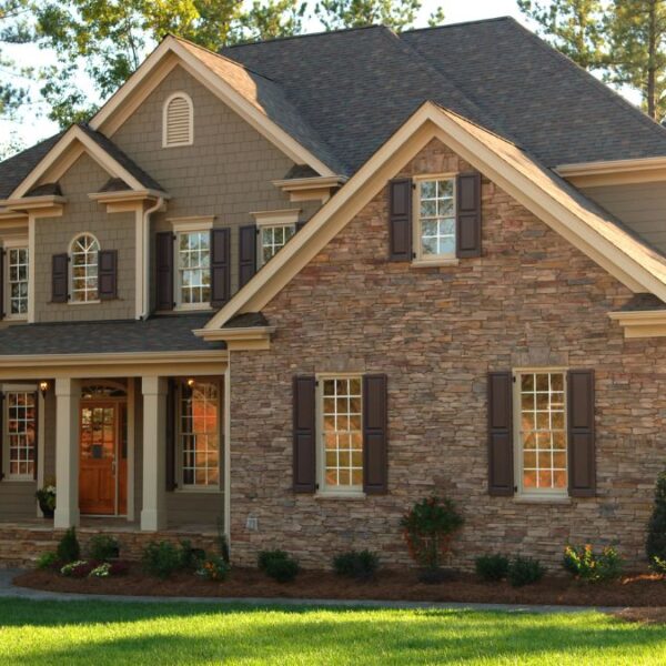 How to Make Over Your Home’s Exterior for a Quick Sale