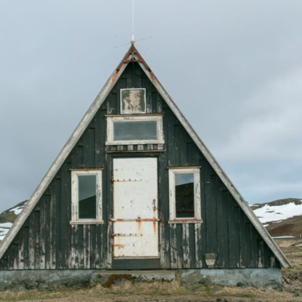 12 Brutal Off-Grid Realities No Tiny Home Instagram Shows You