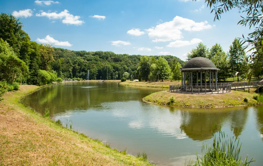 Village 11 Circle Pond