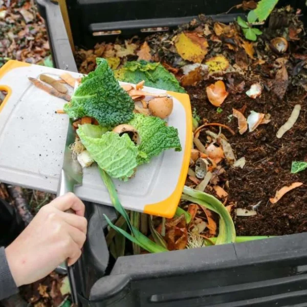 https://www.shutterbulky.com/the-lazy-persons-guide-to-composting-set-it-forget-it-and-still-get-black-gold/