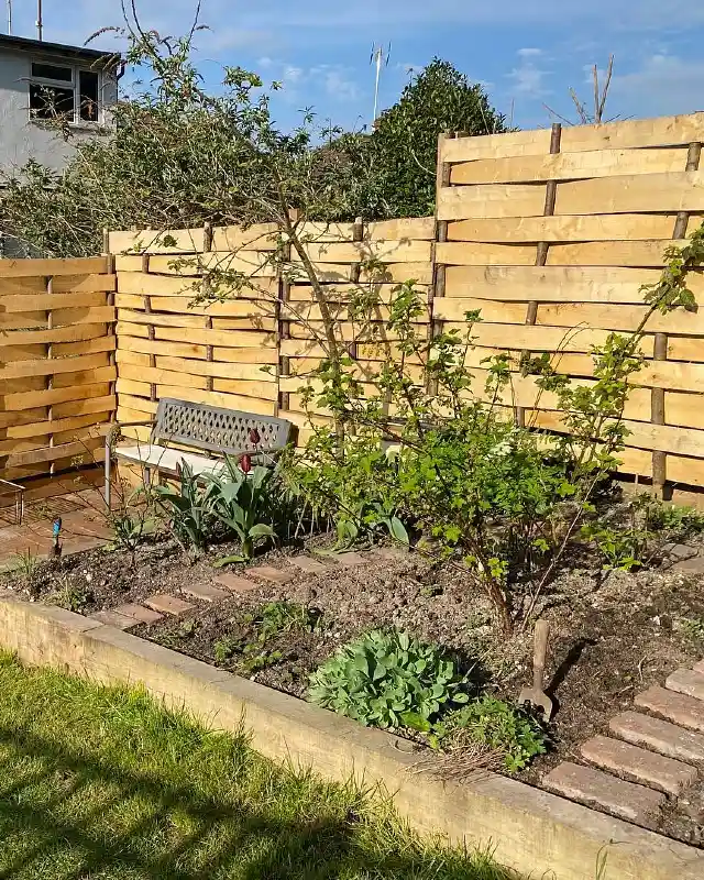 Woven Pallet Privacy Screen
