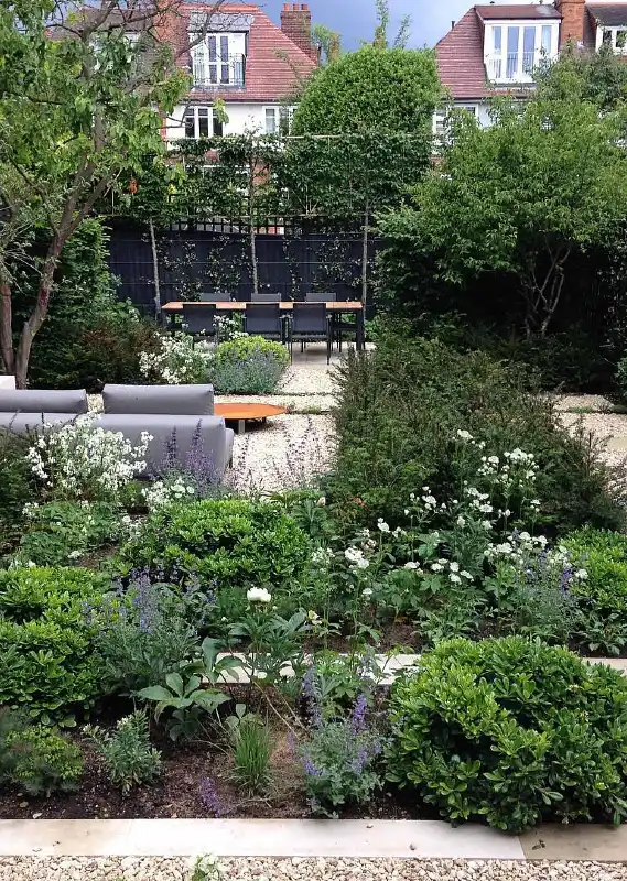 Structured Gravel and Shrub Garden