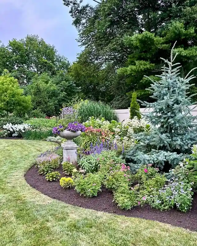 Island Bed with Focal Urn Planter