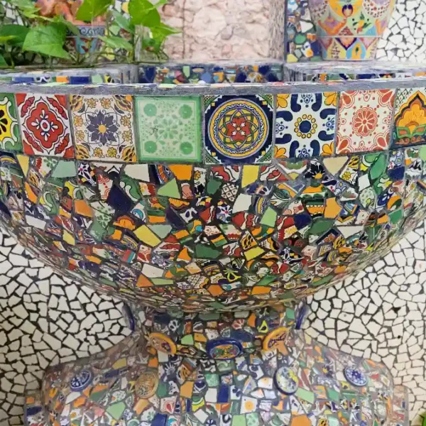 Stunning Artistic Garden Mosaic Ideas To Brighten Up Your Yard
