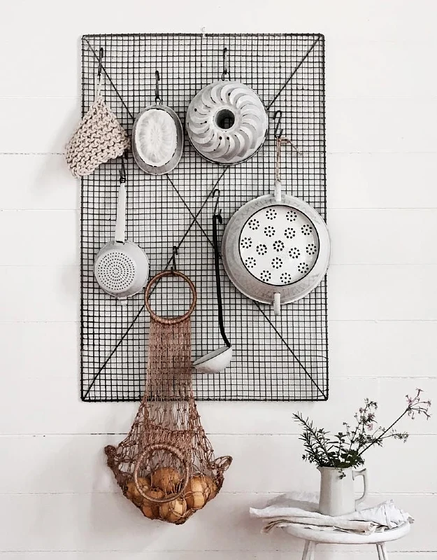 Wire Mesh Wall Grid Organizer