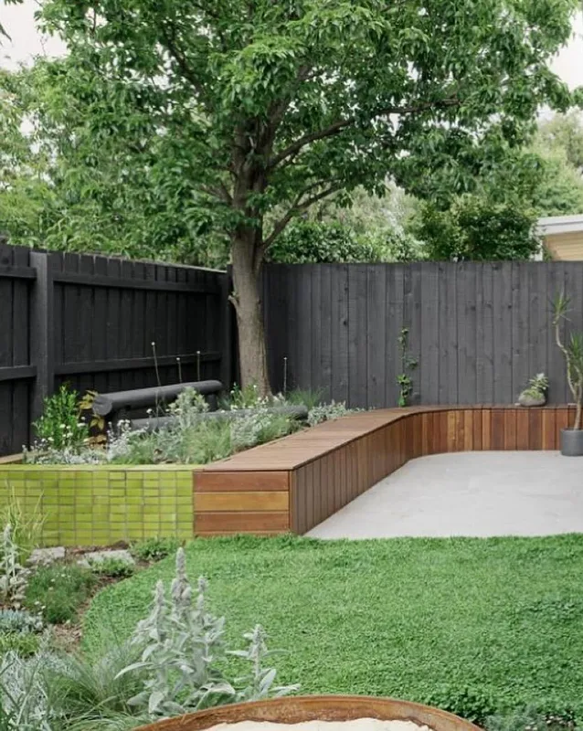 Modern Courtyard with Integrated Seating