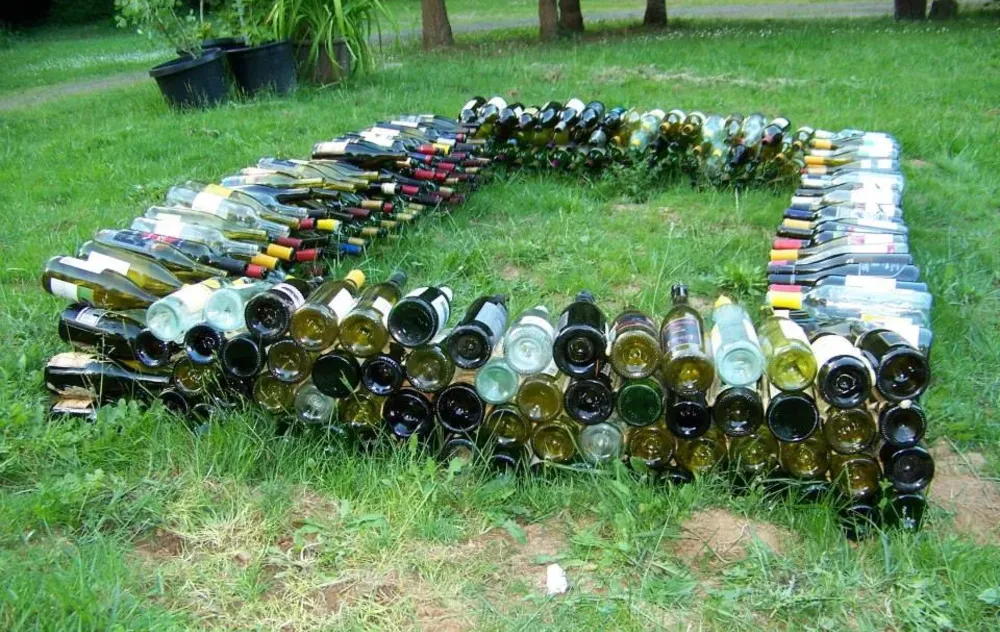Rectangular Wine Bottle Border